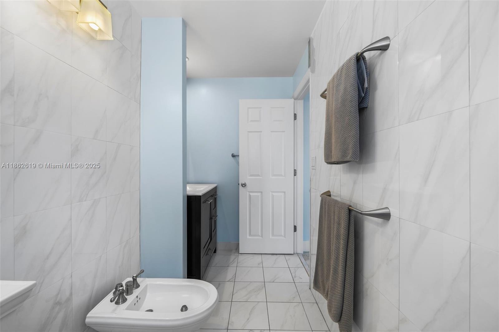 311 N Surf Rd #311 Hollywood, FL 33019