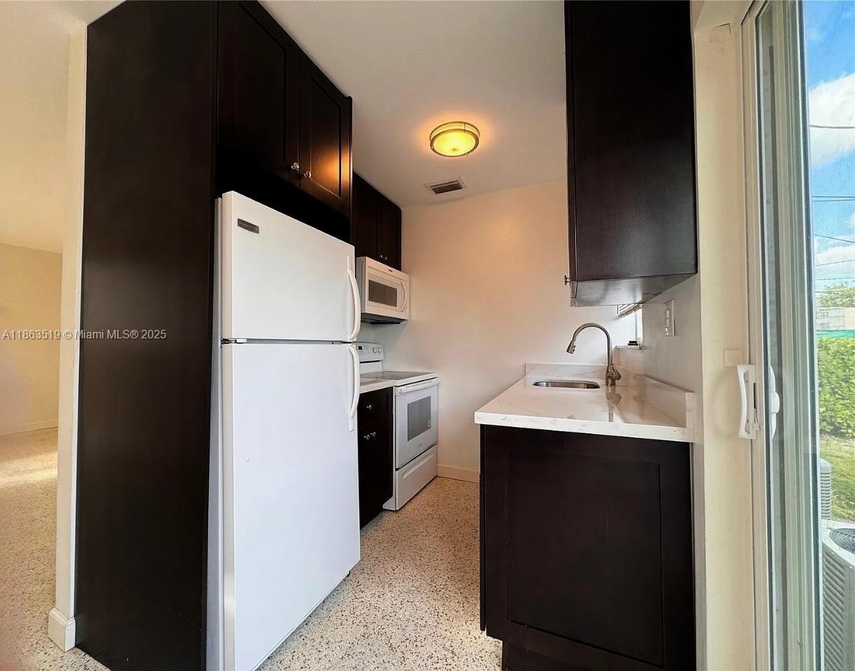 628 W 17th St #628