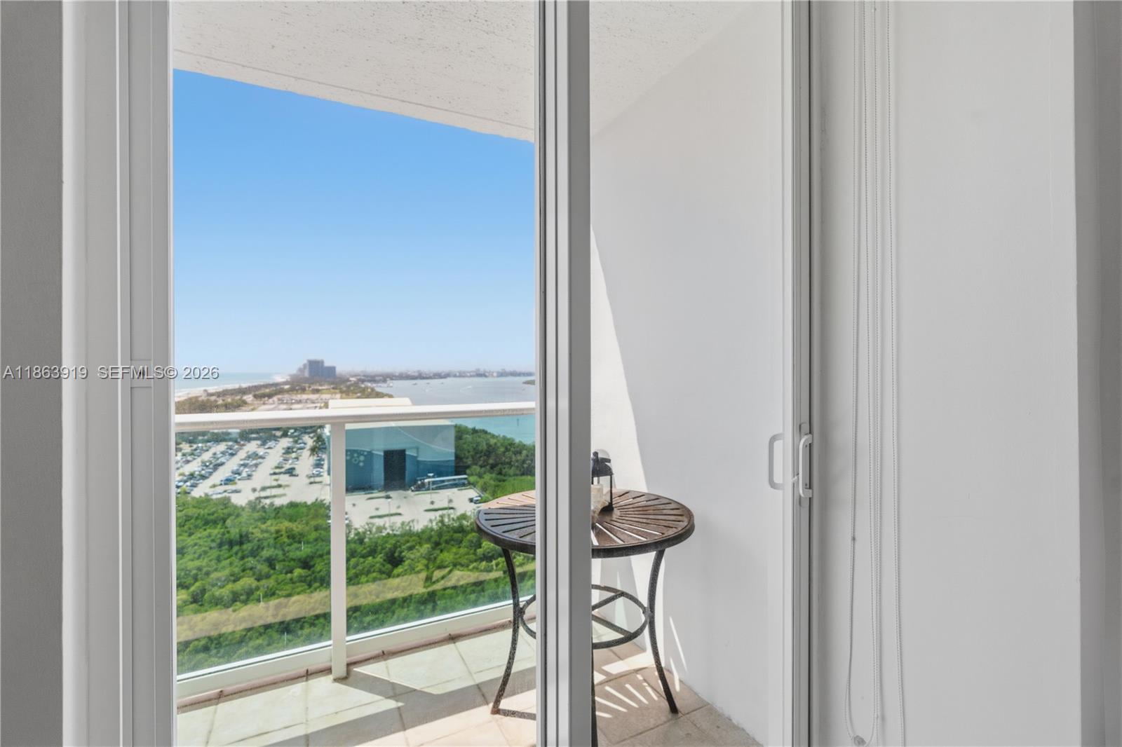 image Arlen House East23