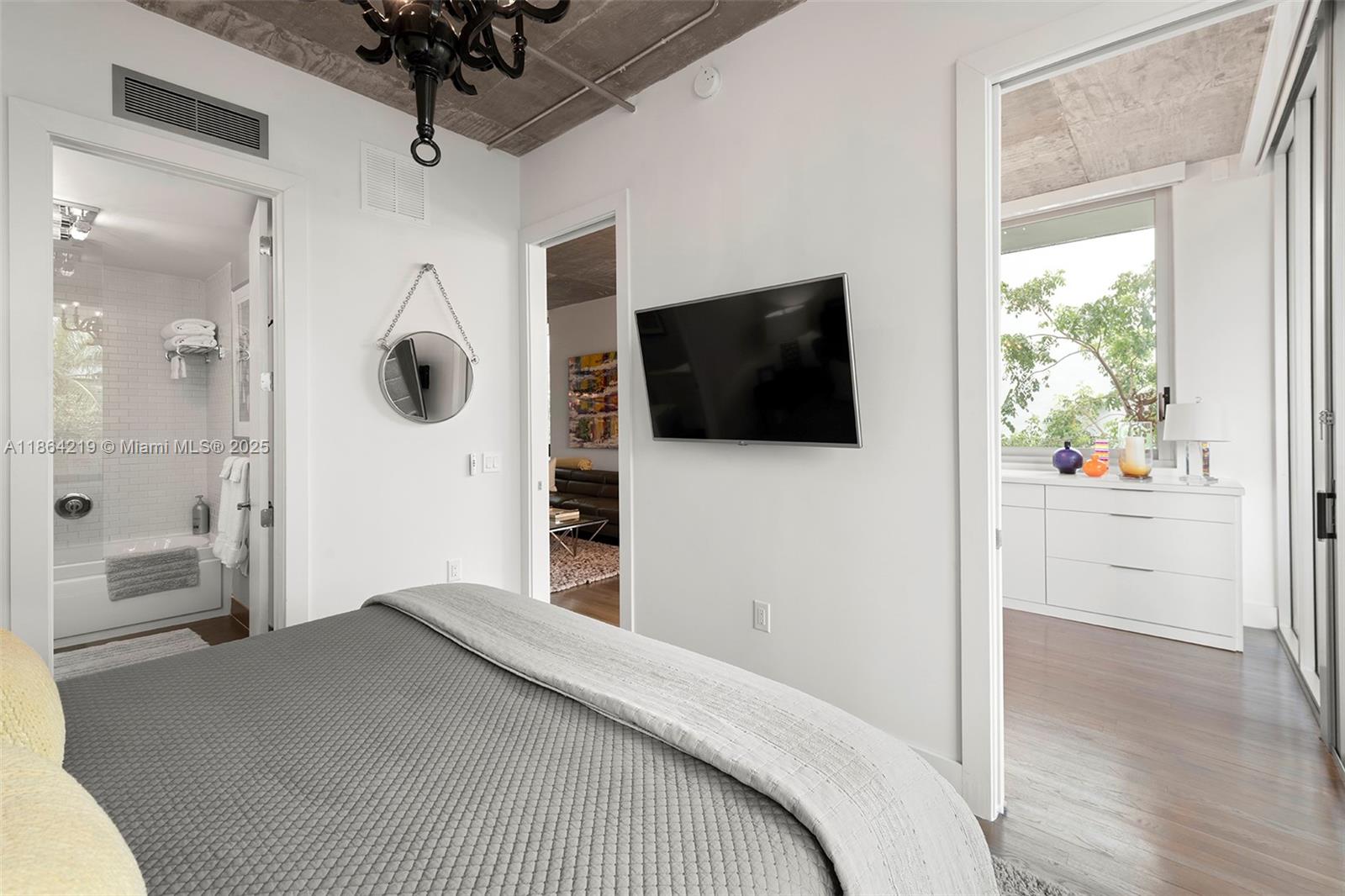 image The Montcllair Condo20