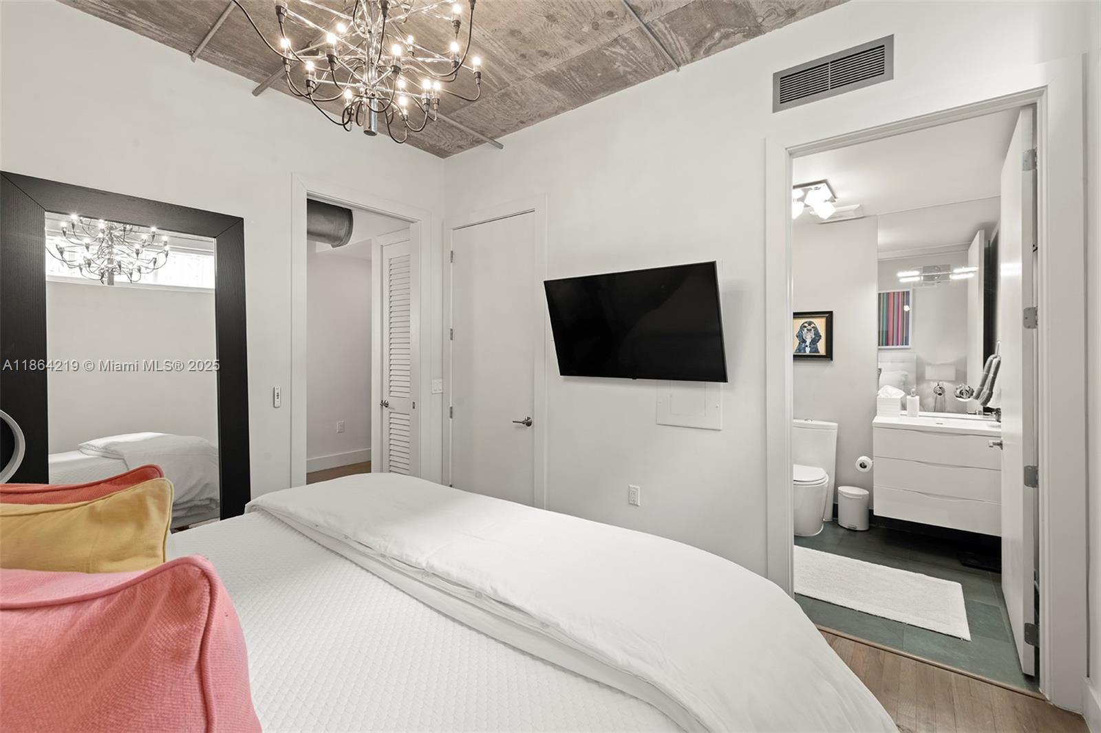 image The Montcllair Condo24