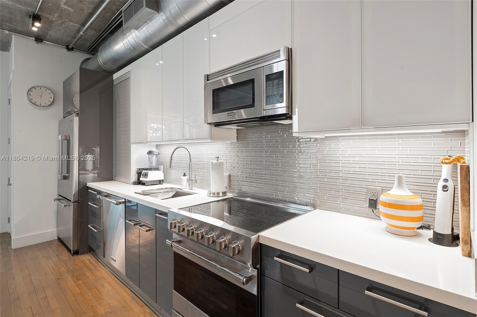 image The Montcllair Condo4