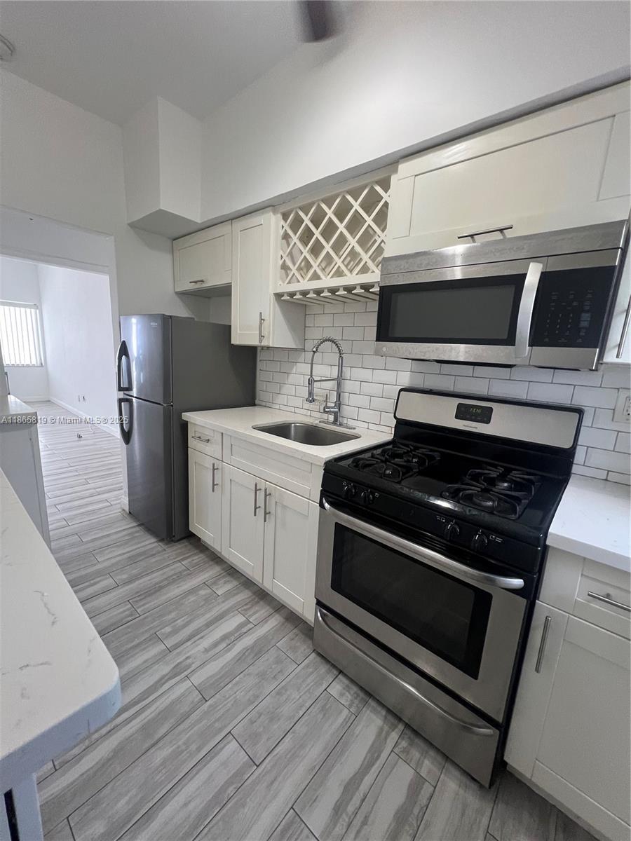 8135 Crespi Blvd #2