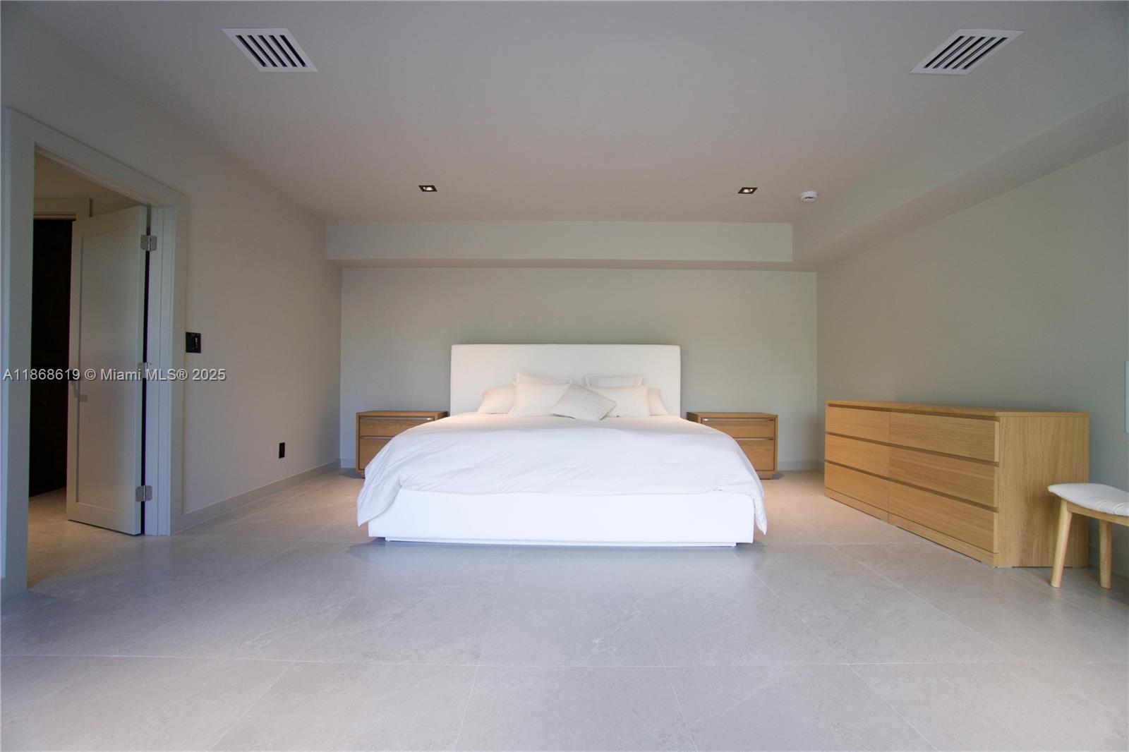 2155 SW 25th Ter Miami, FL 33133