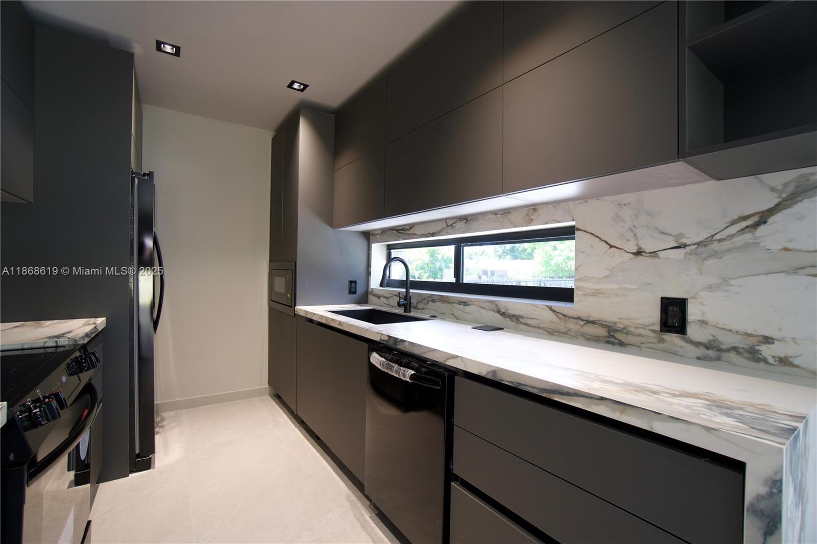 2155 SW 25th Ter Miami, FL 33133