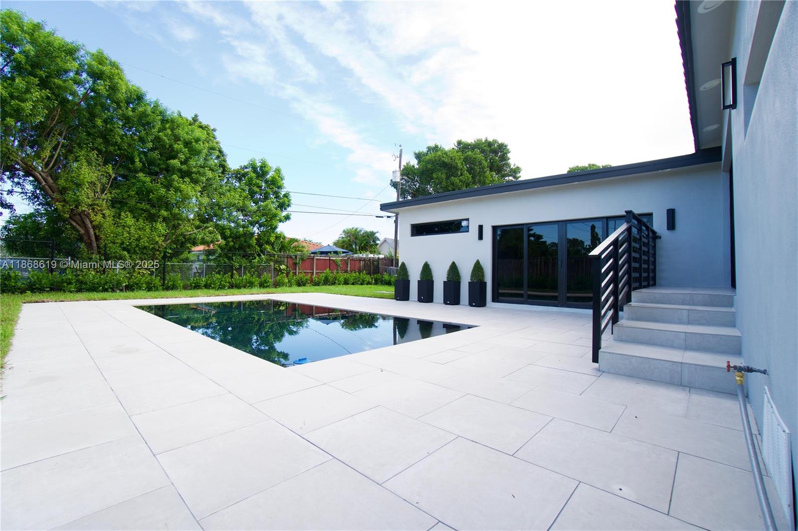 2155 SW 25th Ter Miami, FL 33133