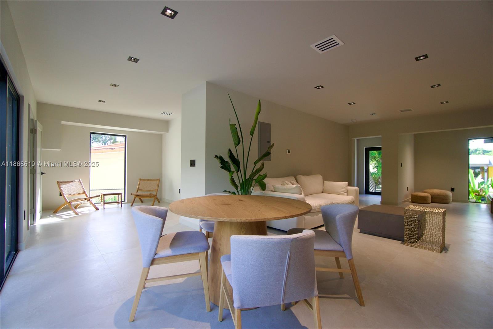 2155 SW 25th Ter Miami, FL 33133