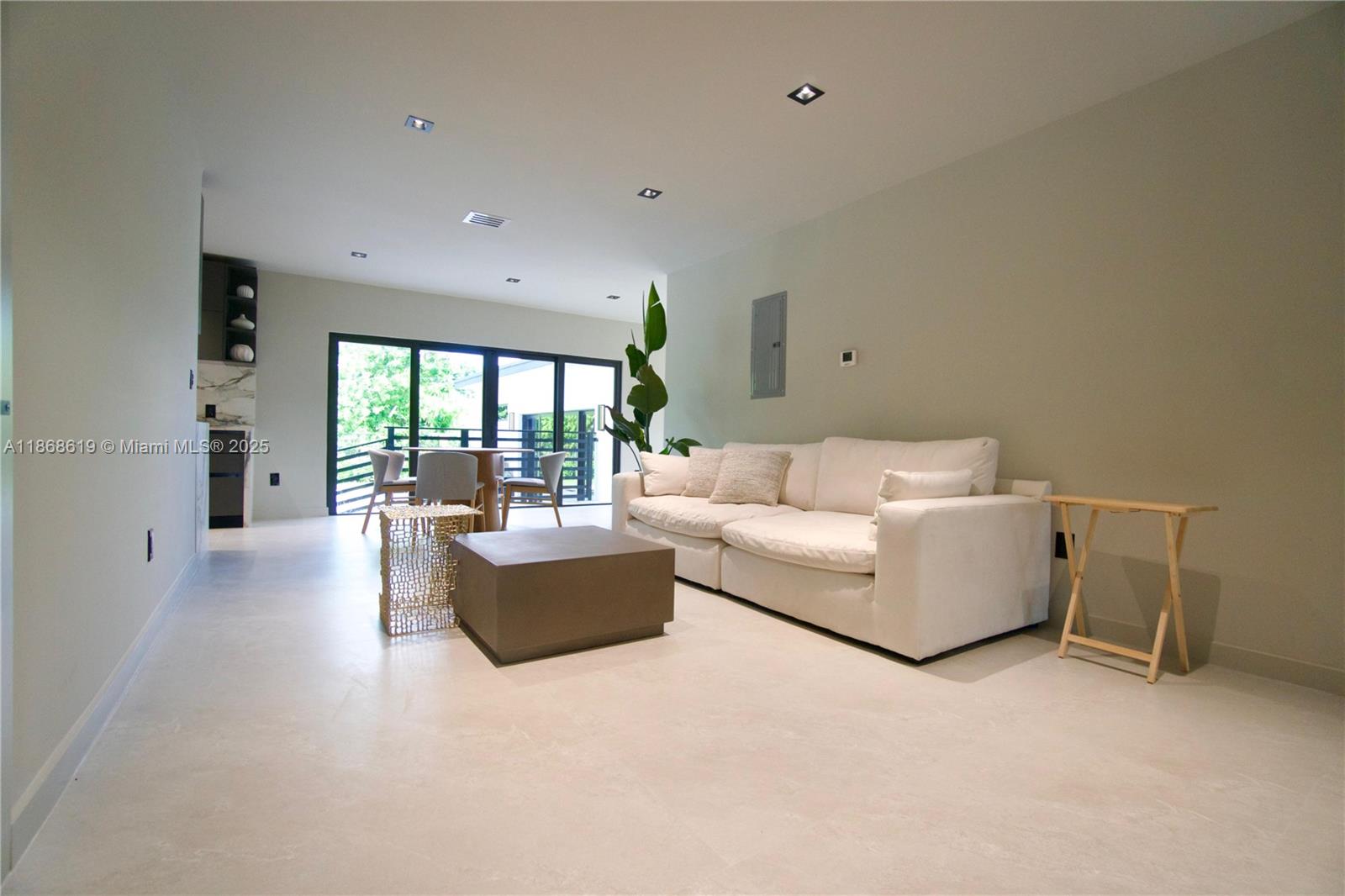 2155 SW 25th Ter Miami, FL 33133