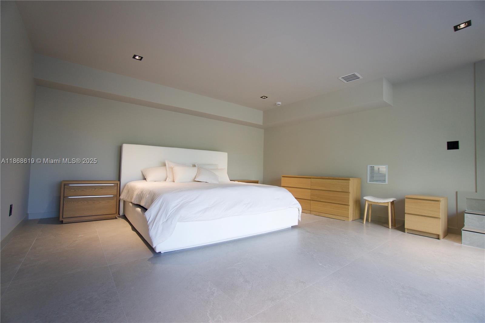 2155 SW 25th Ter Miami, FL 33133