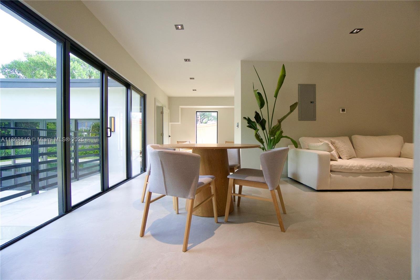 2155 SW 25th Ter Miami, FL 33133