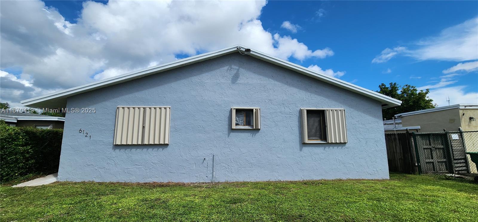 6121 SW 39th St #S