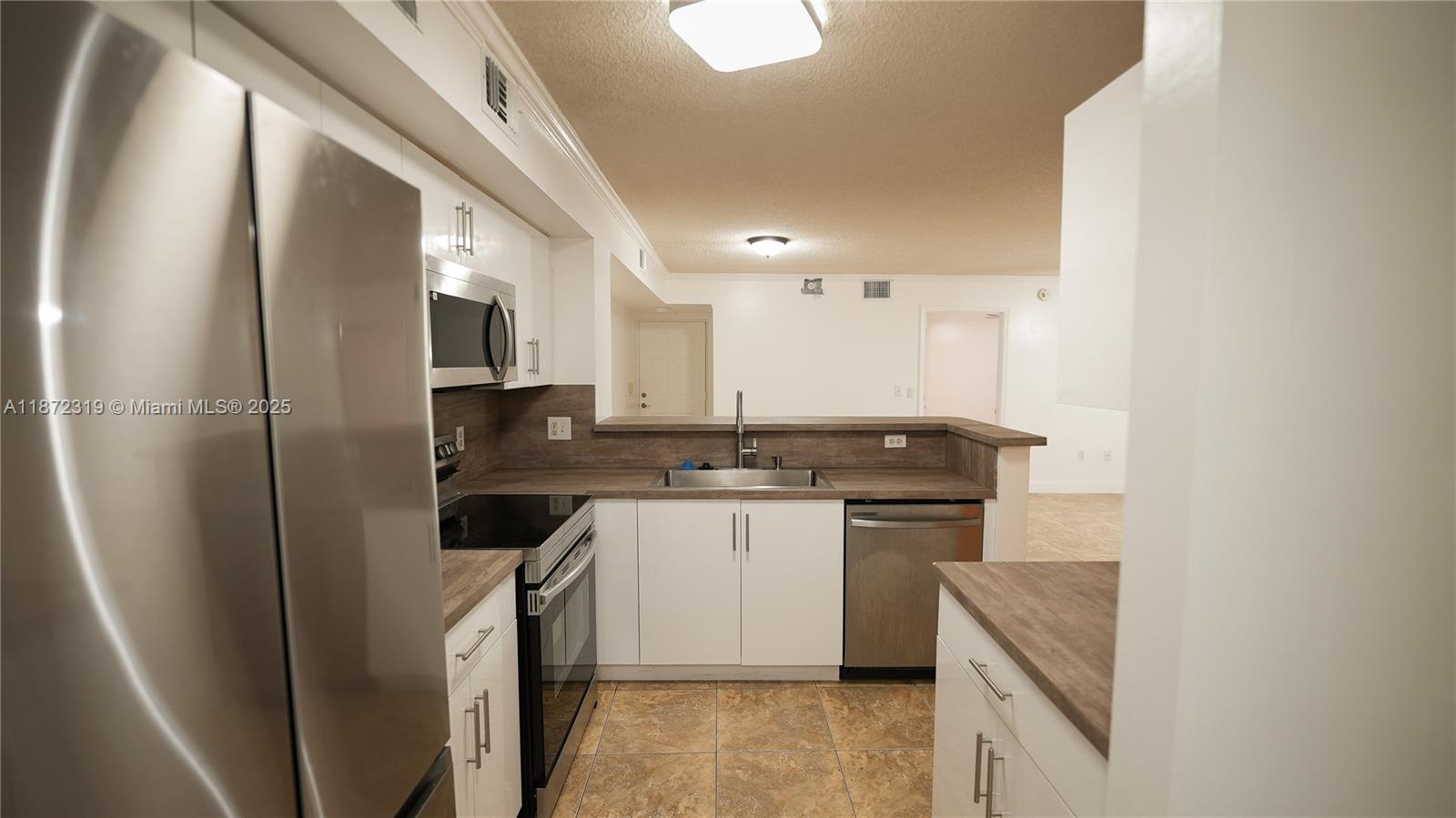 2123 Renaissance Blvd #105