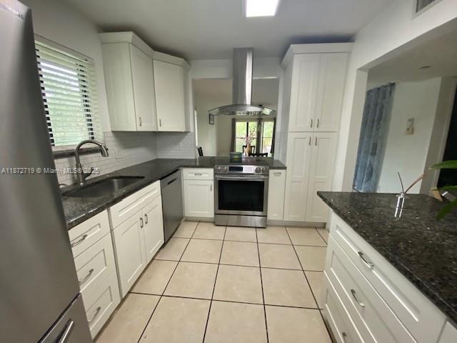 437 Lakeview Dr #201