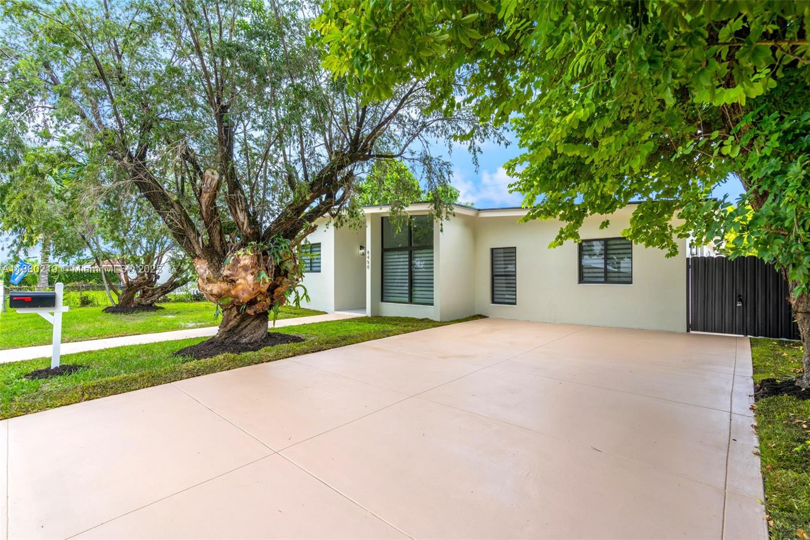 8450 SW 27th St