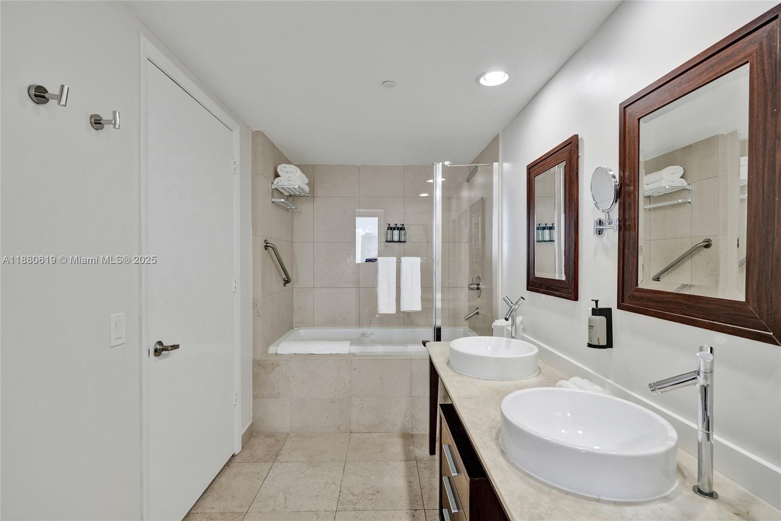 image Icon Brickell16