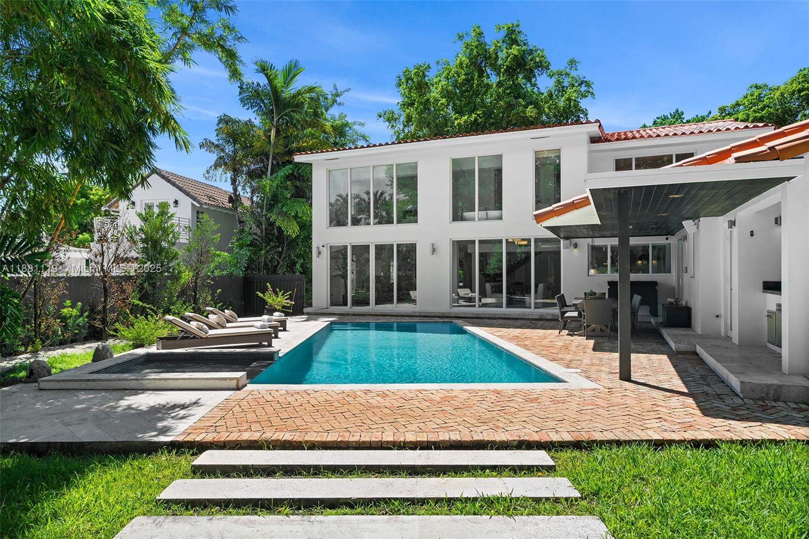 575 Bay Pt Rd Miami, FL 33137 575 Bay Pt Rd Miami, FL 33137