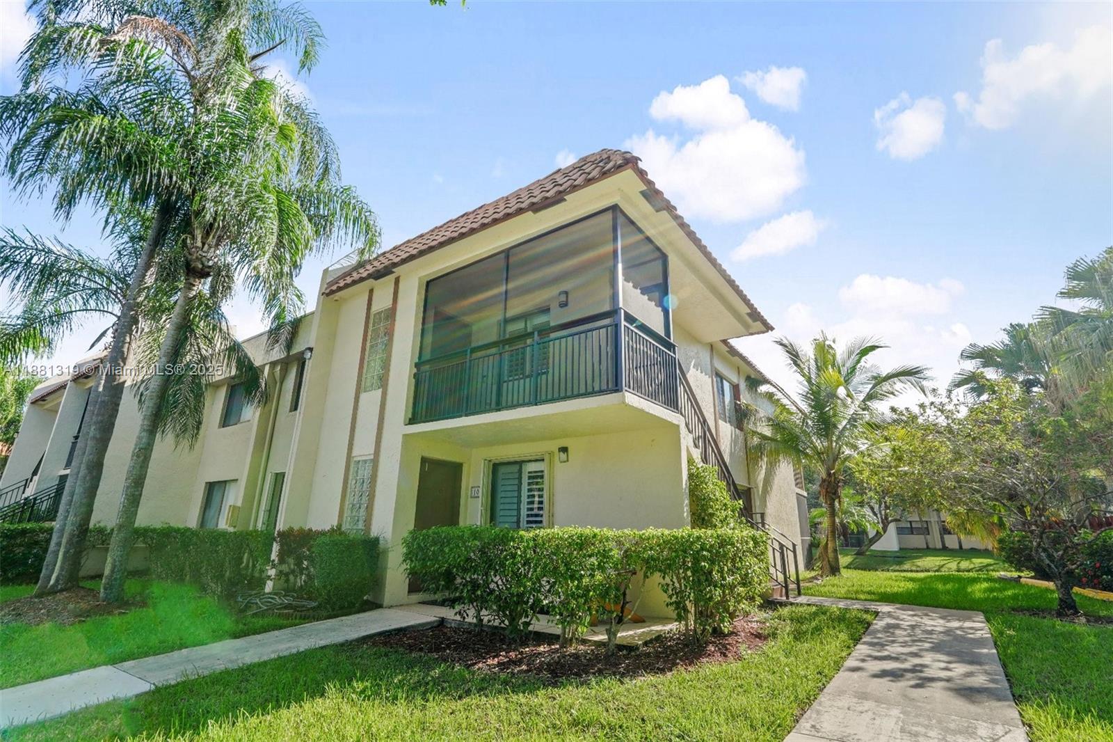 410 Lakeview Dr #204