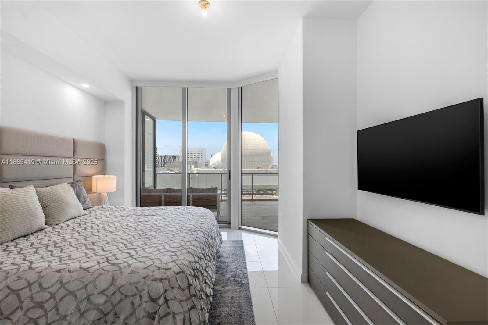 image Paramount Miami Worldcent18