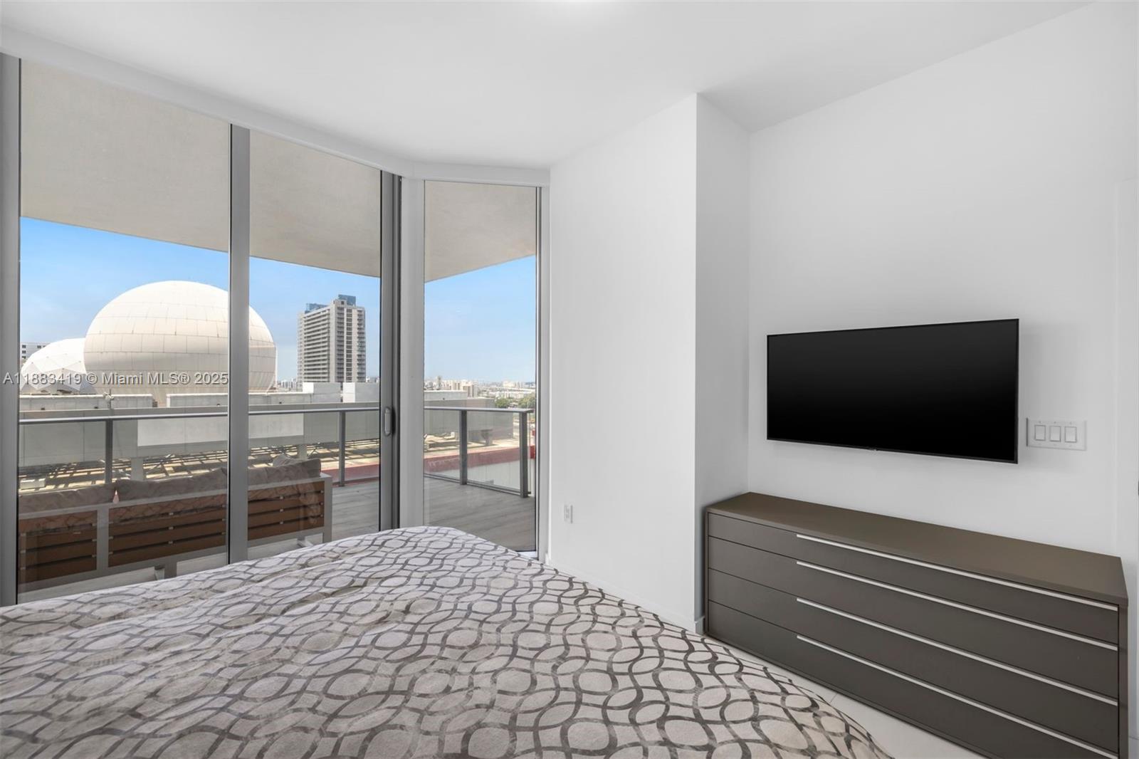 image Paramount Miami Worldcent19