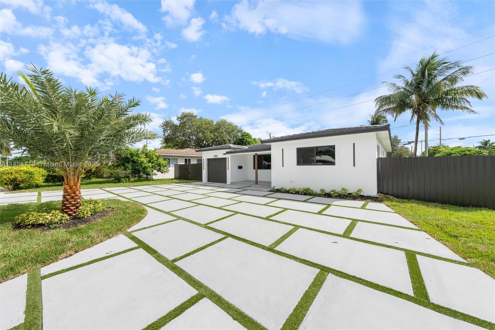 1305 N 31st Rd