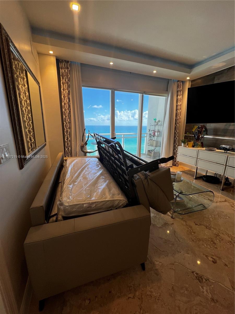 6917 Collins Ave #PH09 Miami Beach, FL 33141