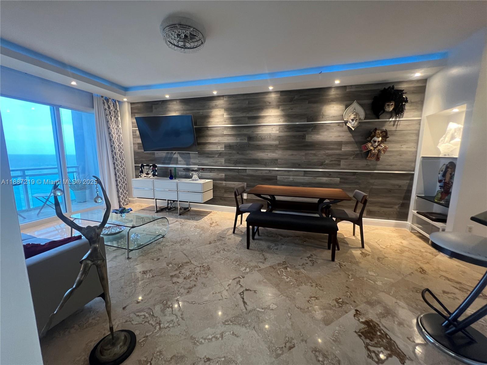 6917 Collins Ave #PH09 Miami Beach, FL 33141