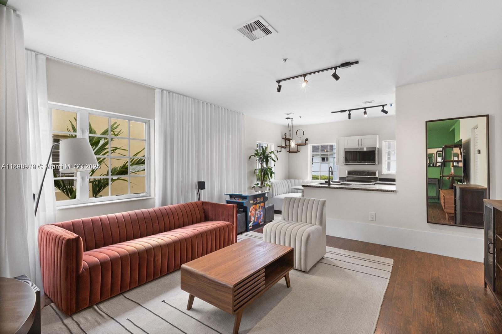 600 Euclid Ave #6B