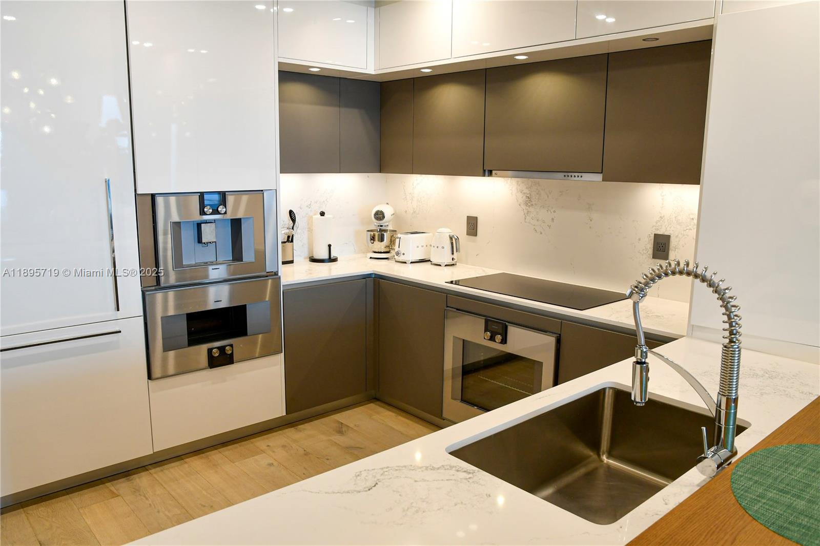 15701 Collins Ave #4403 Sunny Isles Beach, FL 33160