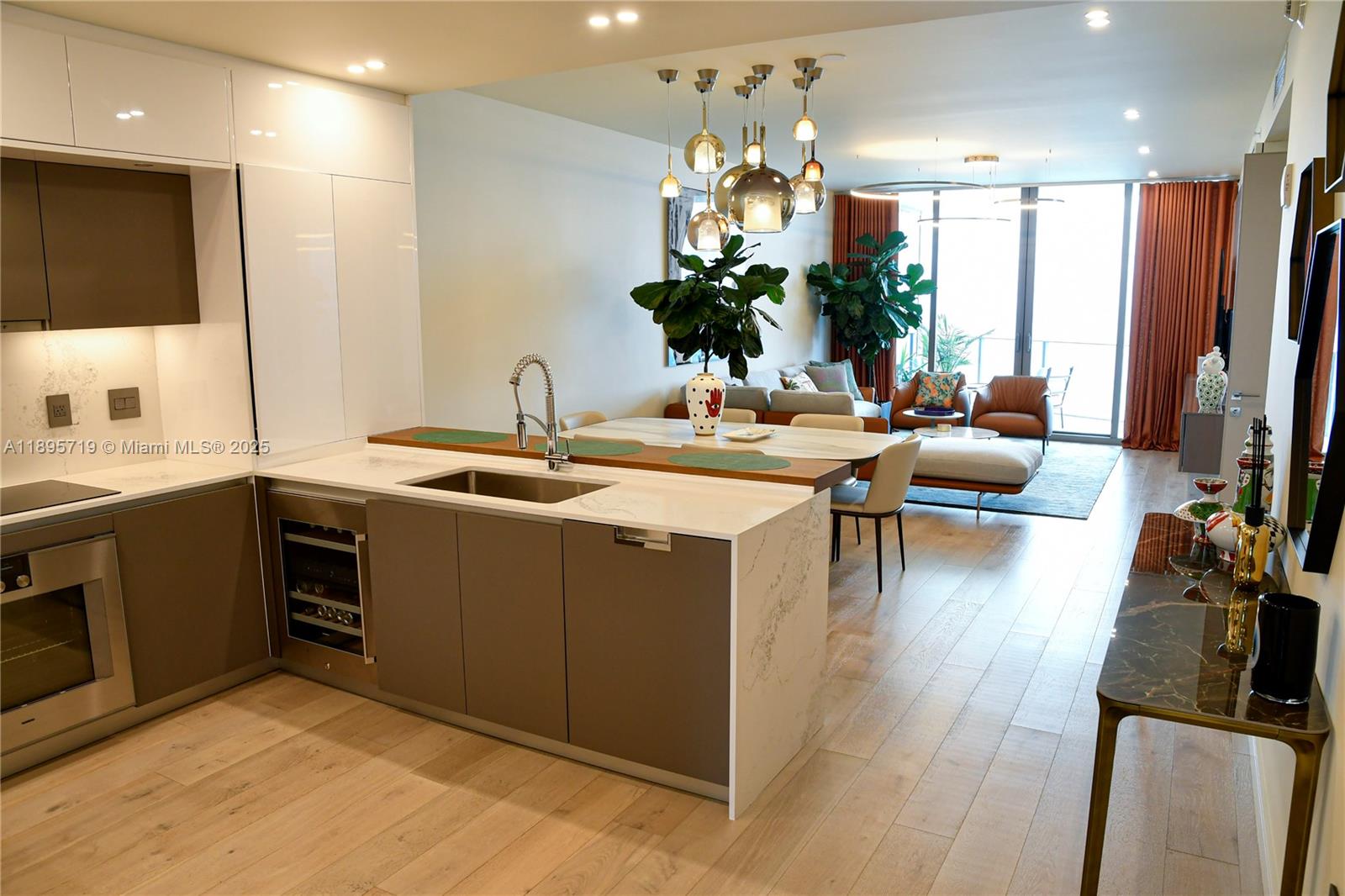 15701 Collins Ave #4403 Sunny Isles Beach, FL 33160