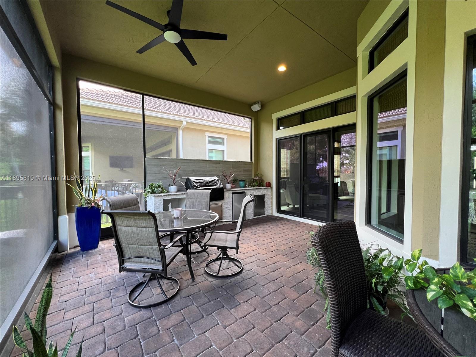 11985 N Kalmar Cir N Parkland, FL 33076