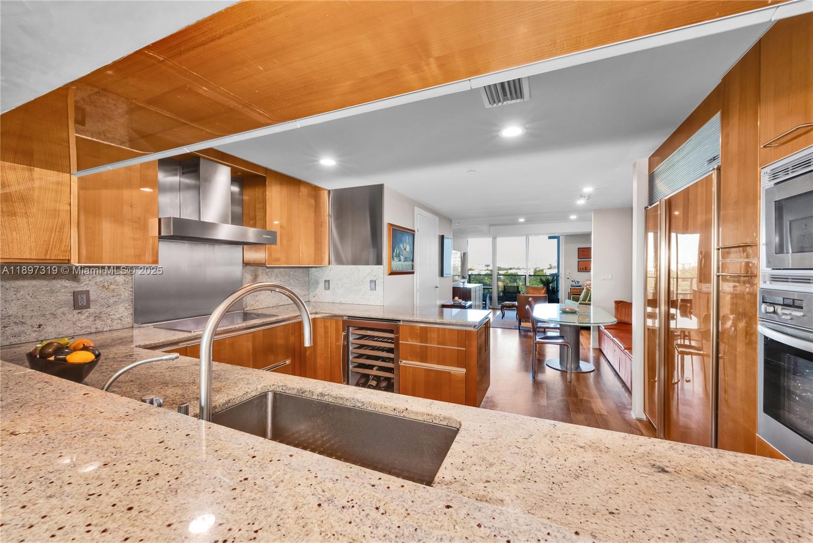 image Grovenor House Condo10