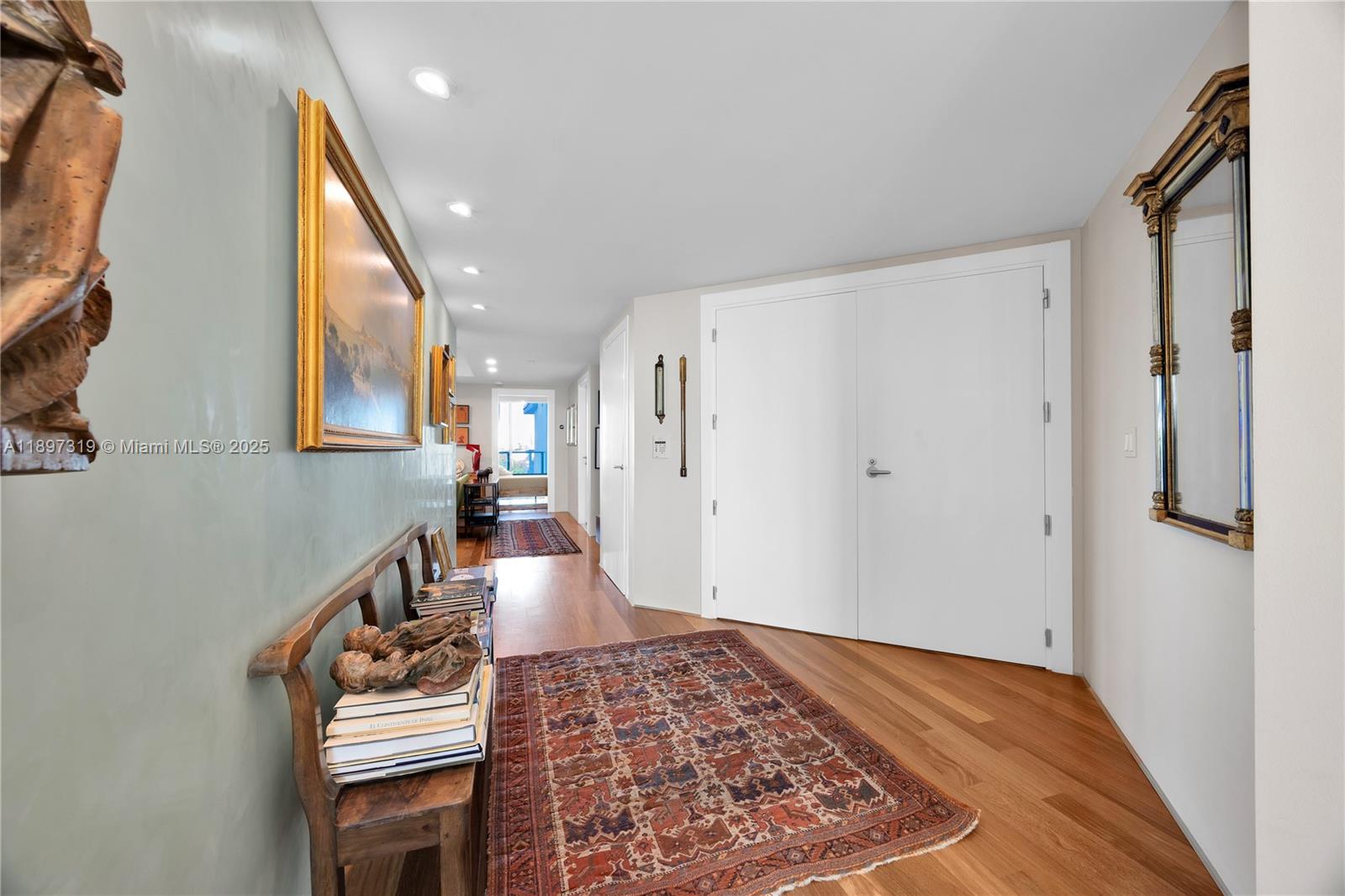 image Grovenor House Condo12