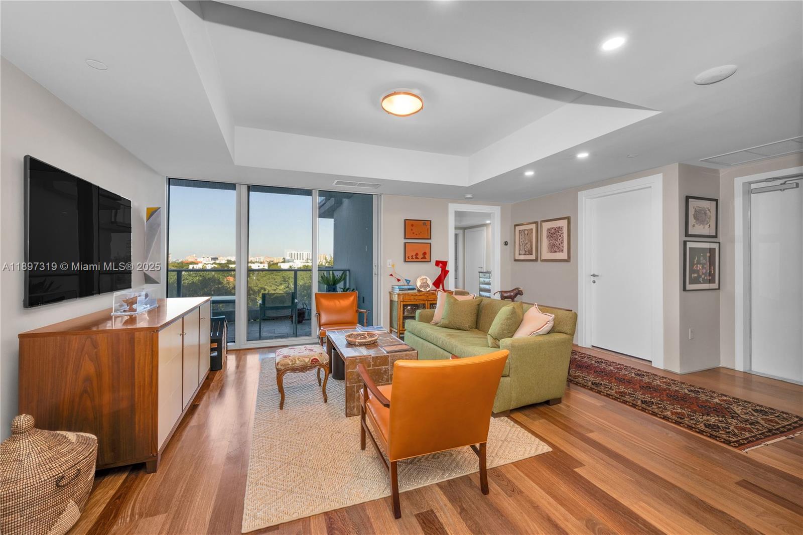 image Grovenor House Condo14
