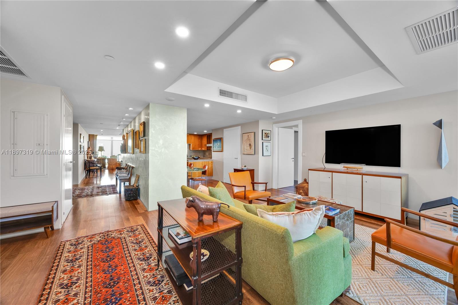 image Grovenor House Condo15