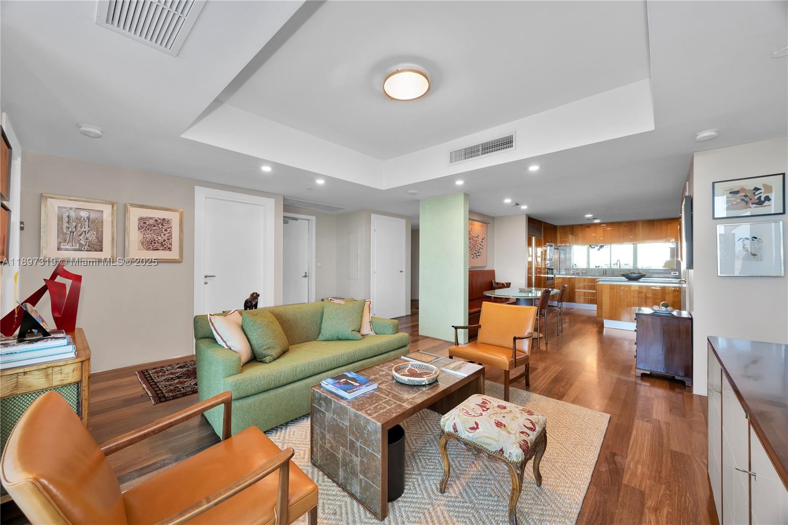 image Grovenor House Condo16
