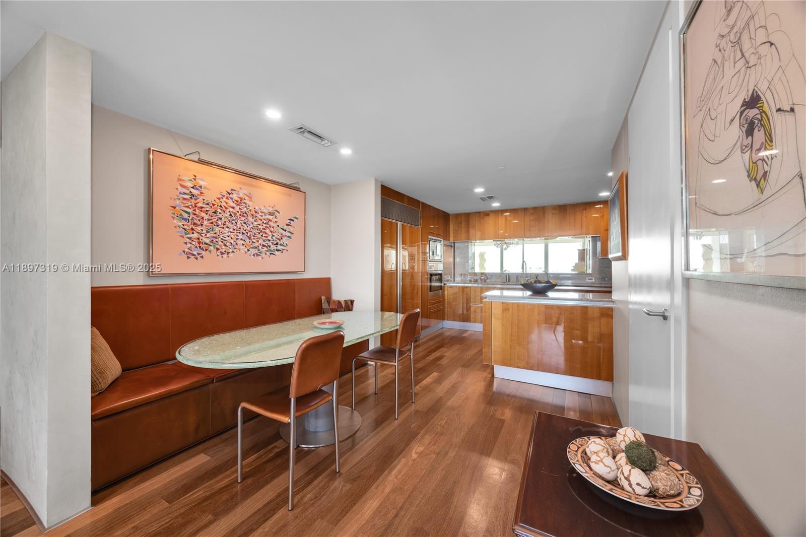 image Grovenor House Condo17