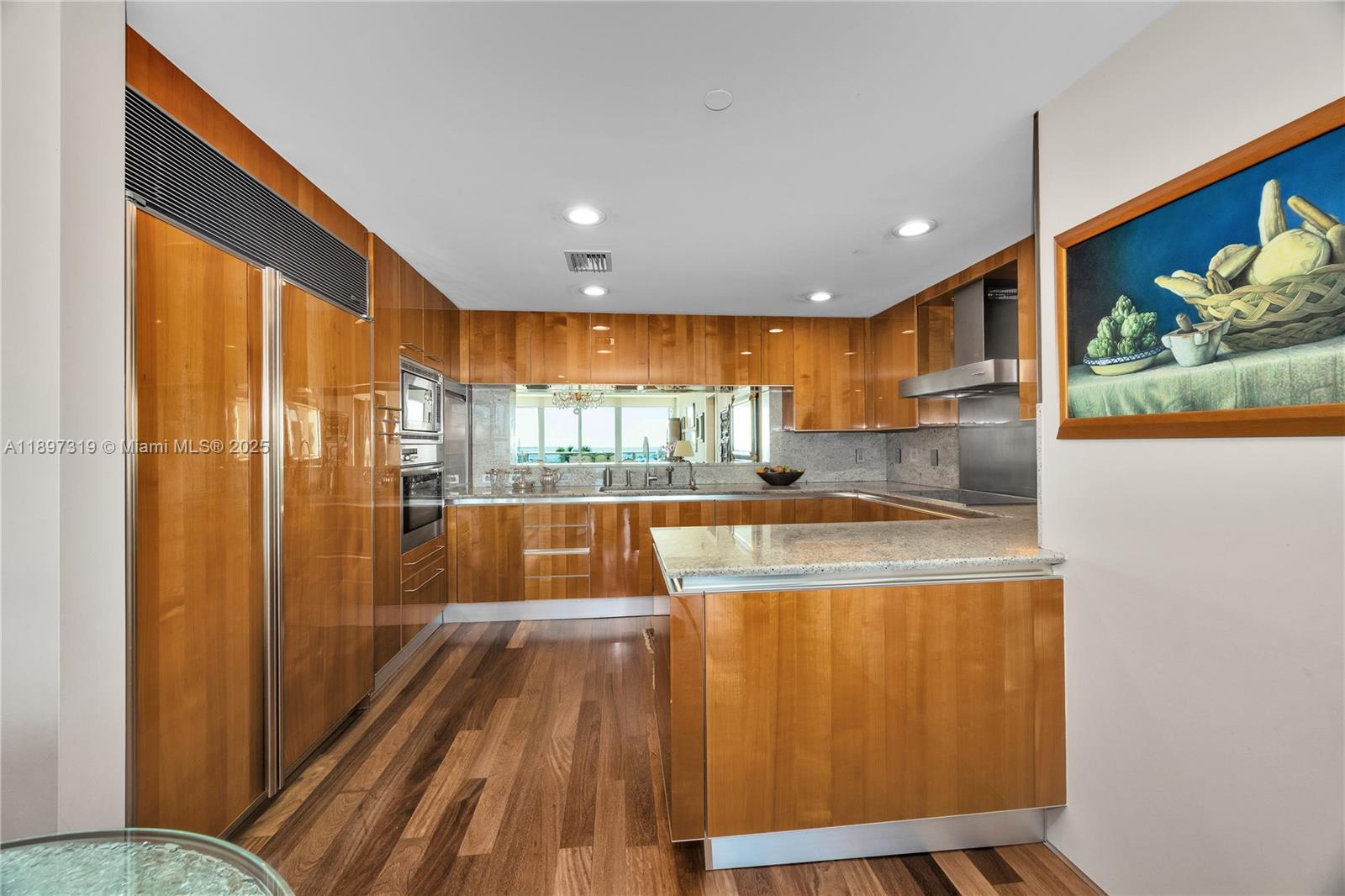image Grovenor House Condo18