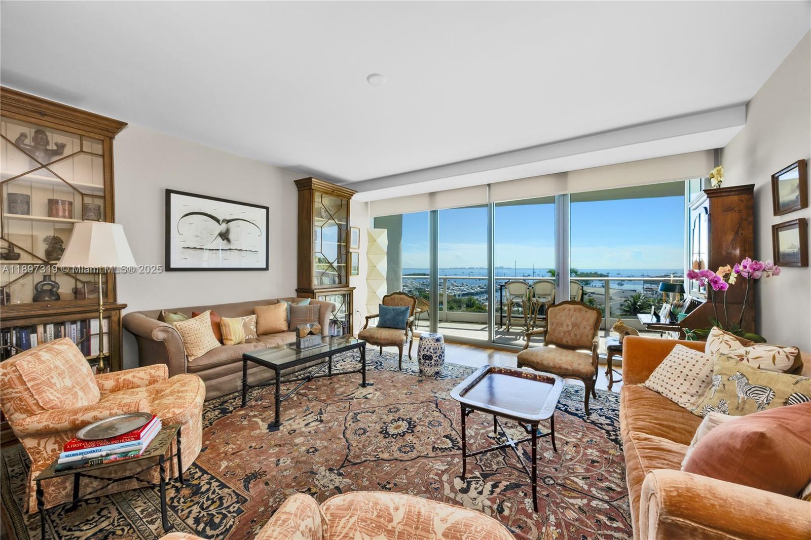 image Grovenor House Condo2