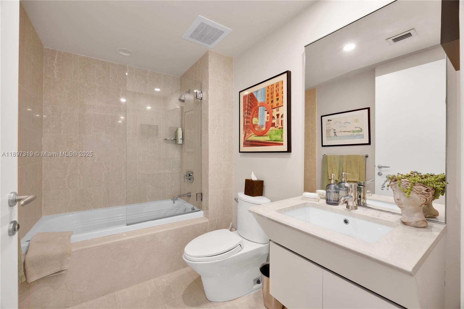 image Grovenor House Condo30