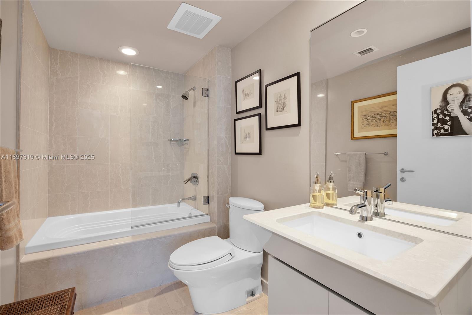 image Grovenor House Condo32