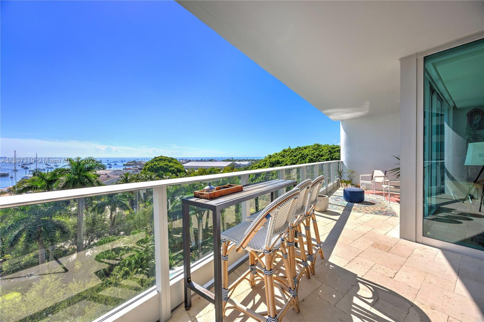image Grovenor House Condo3