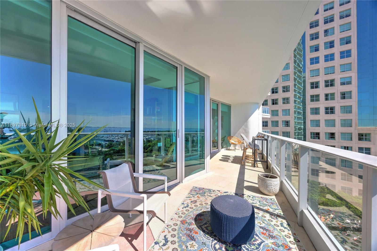 image Grovenor House Condo7