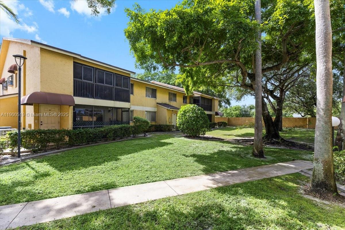 3047 N Oakland Frst Dr #204
