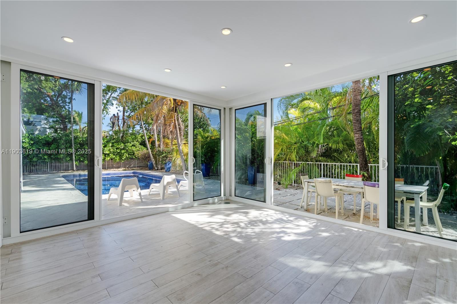 525 Ridgewood Rd Key Biscayne, FL 33149