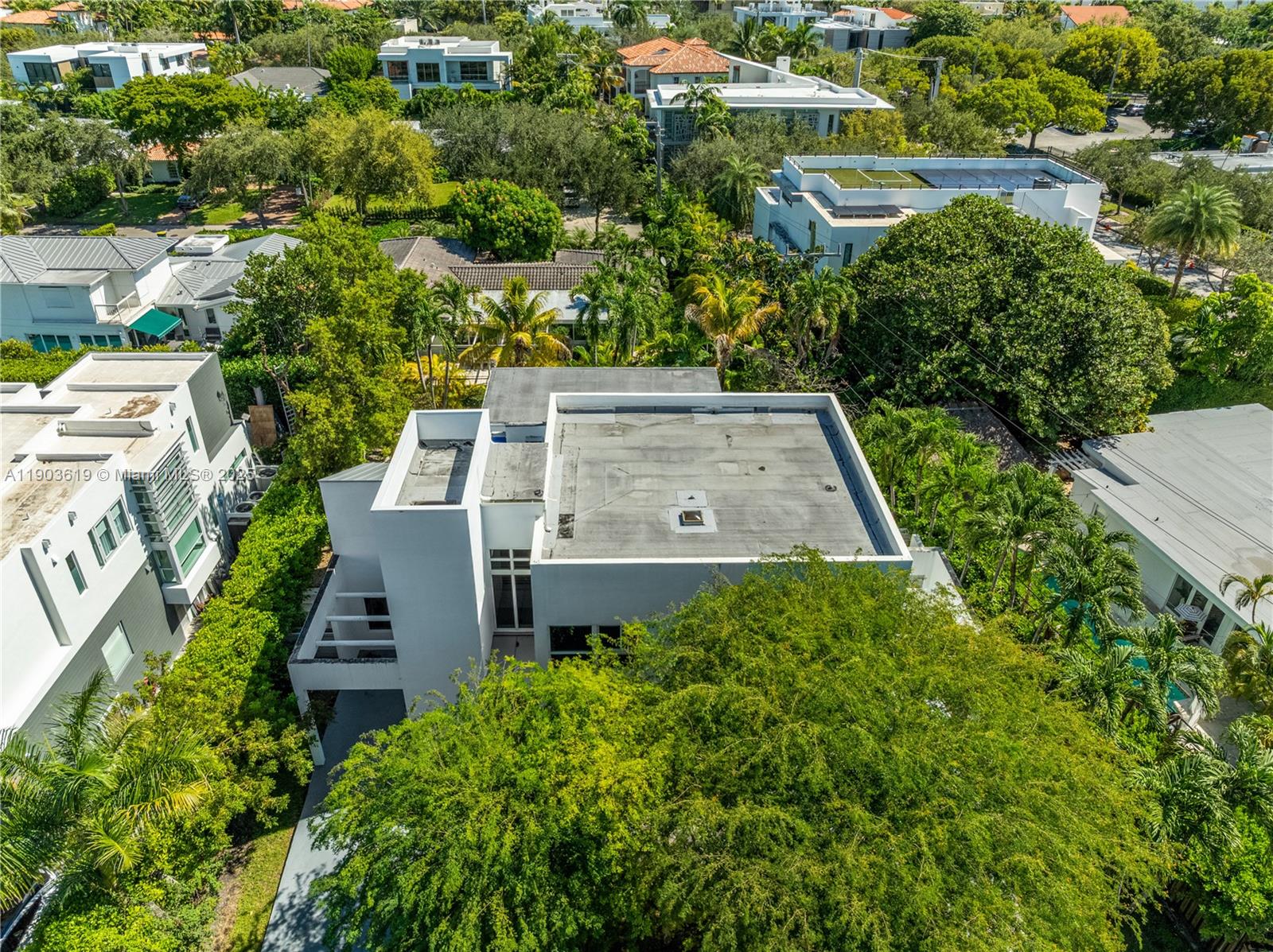 525 Ridgewood Rd Key Biscayne, FL 33149