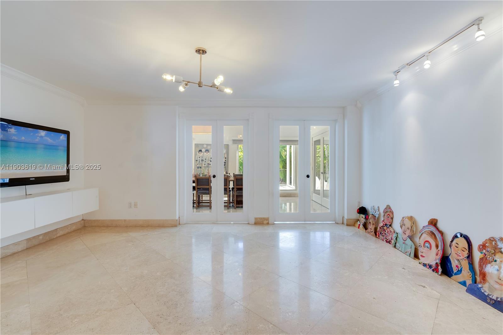 525 Ridgewood Rd Key Biscayne, FL 33149