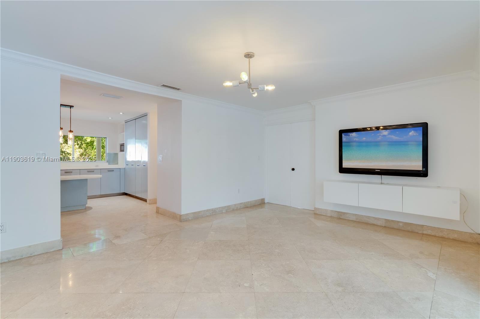 525 Ridgewood Rd Key Biscayne, FL 33149