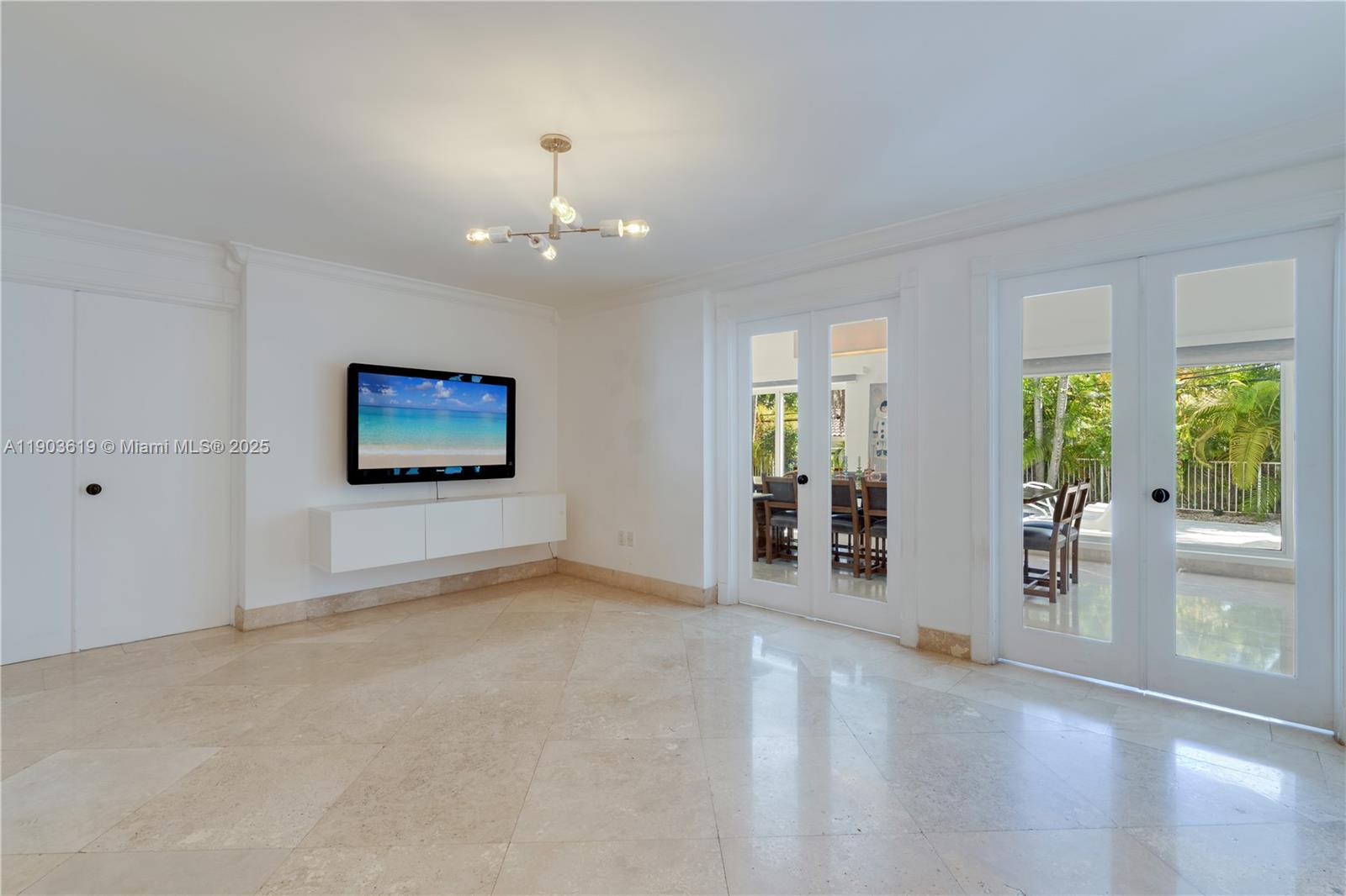 525 Ridgewood Rd Key Biscayne, FL 33149