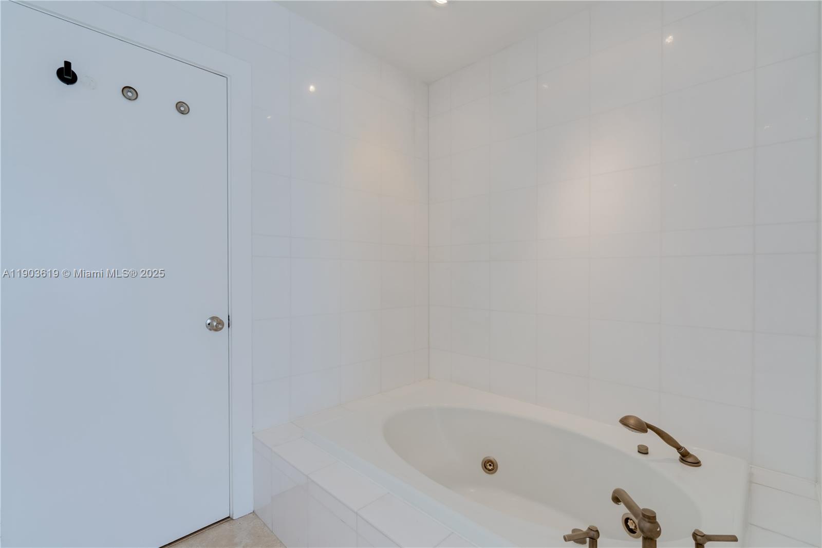 525 Ridgewood Rd Key Biscayne, FL 33149