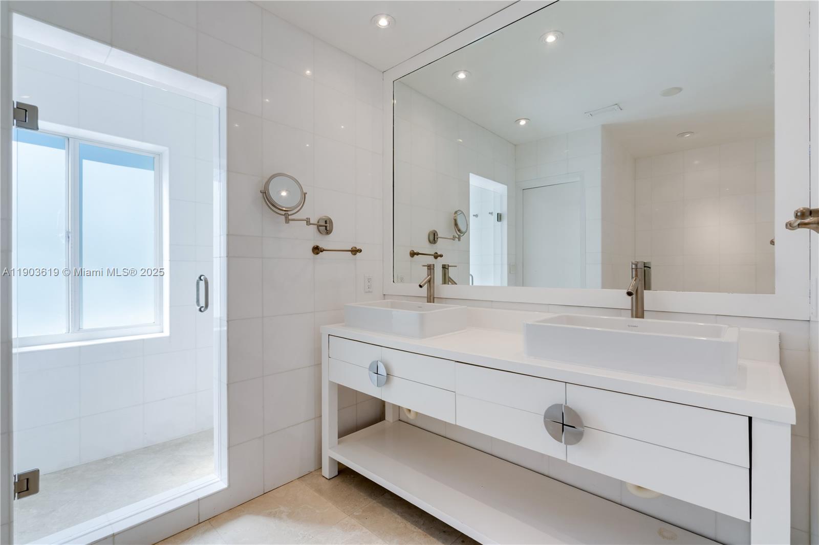 525 Ridgewood Rd Key Biscayne, FL 33149